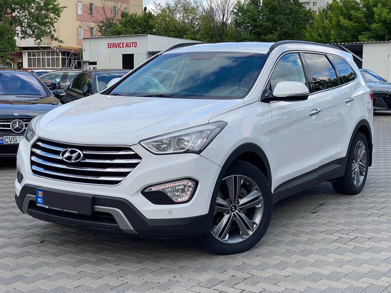 2013 Hyundai Grand Santa Fe