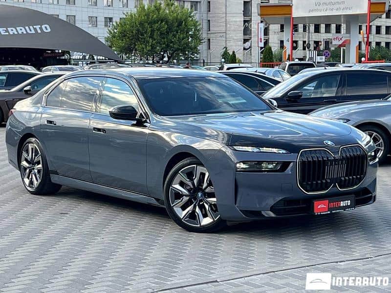2022 BMW 740