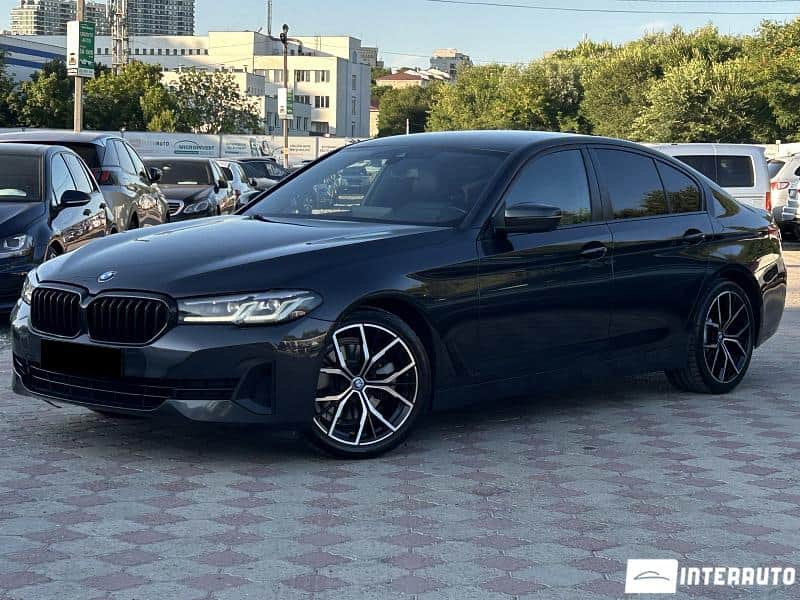 2021 BMW 520