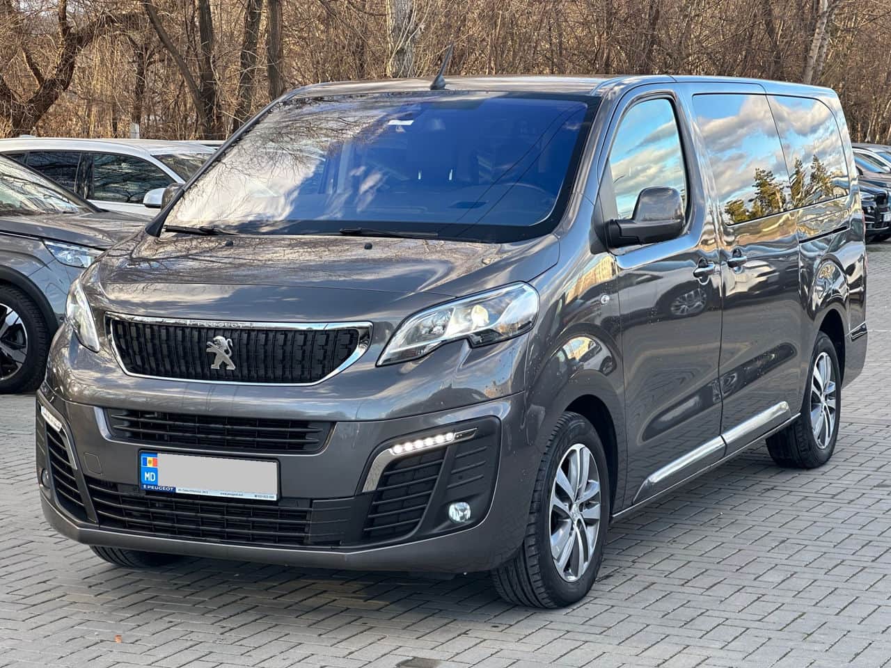 Peugeot Traveller 2021