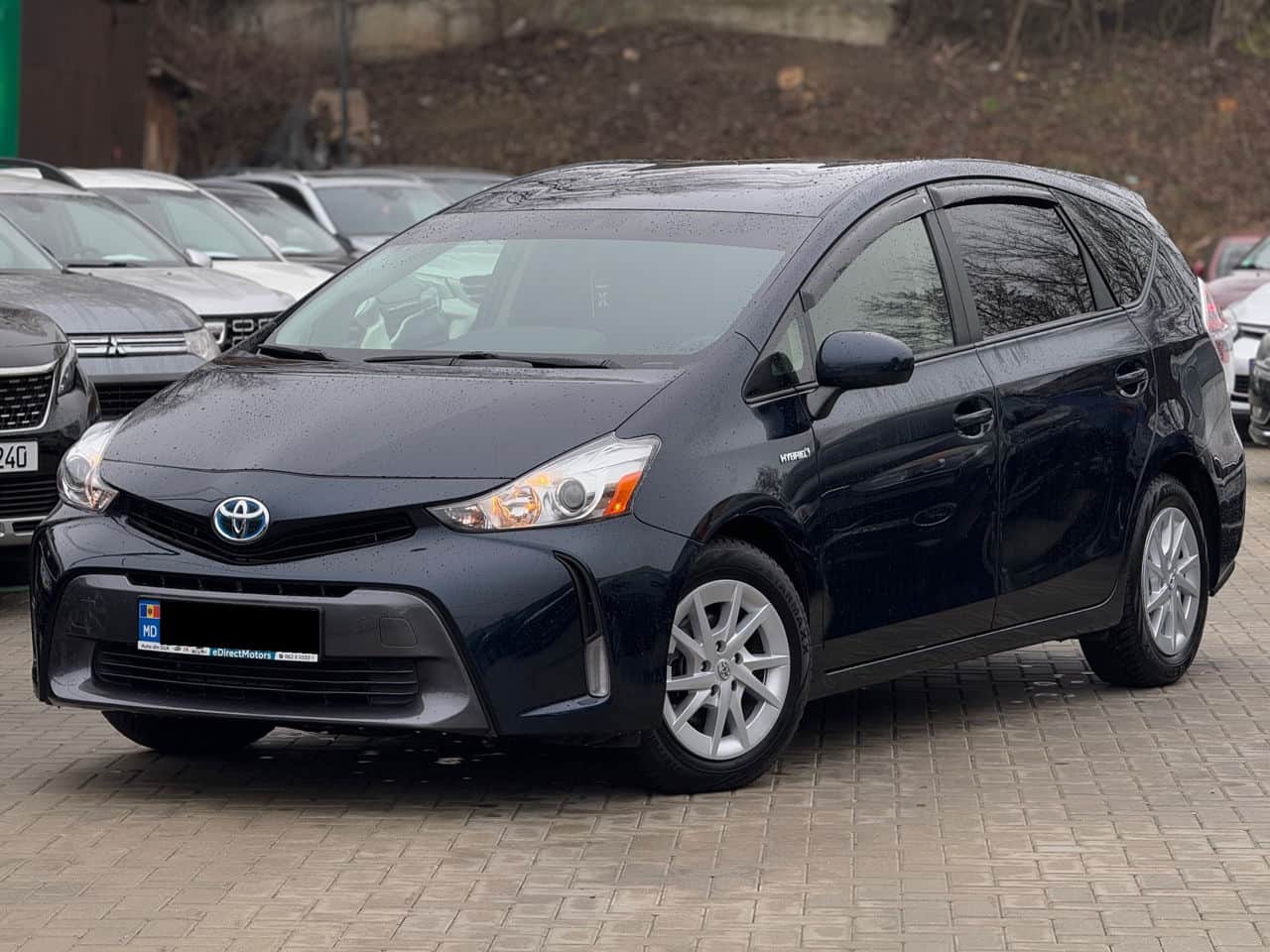 2017 Toyota Prius Plus / V