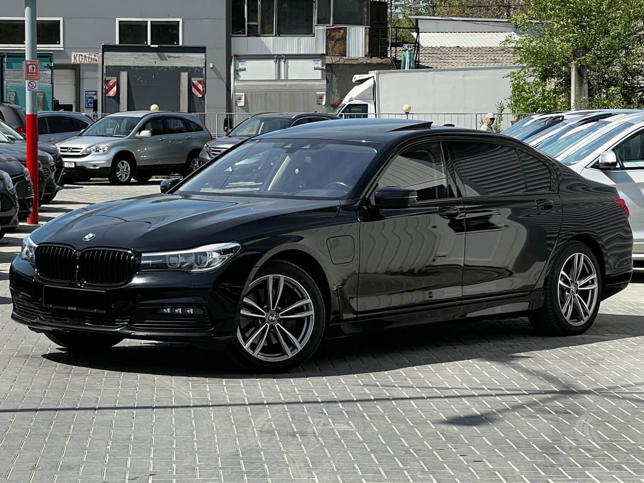 2017 BMW 740e