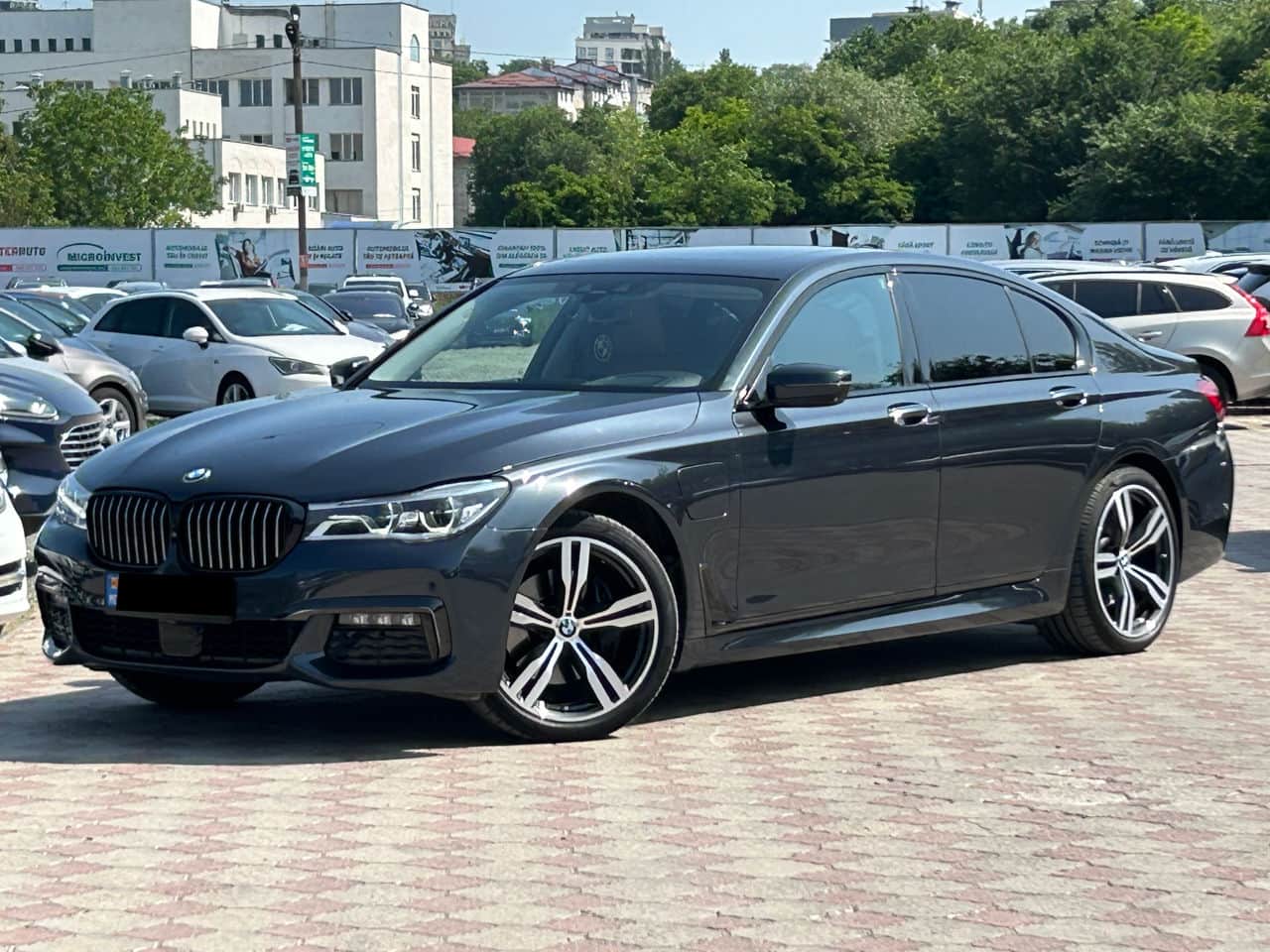 2017 BMW 740e