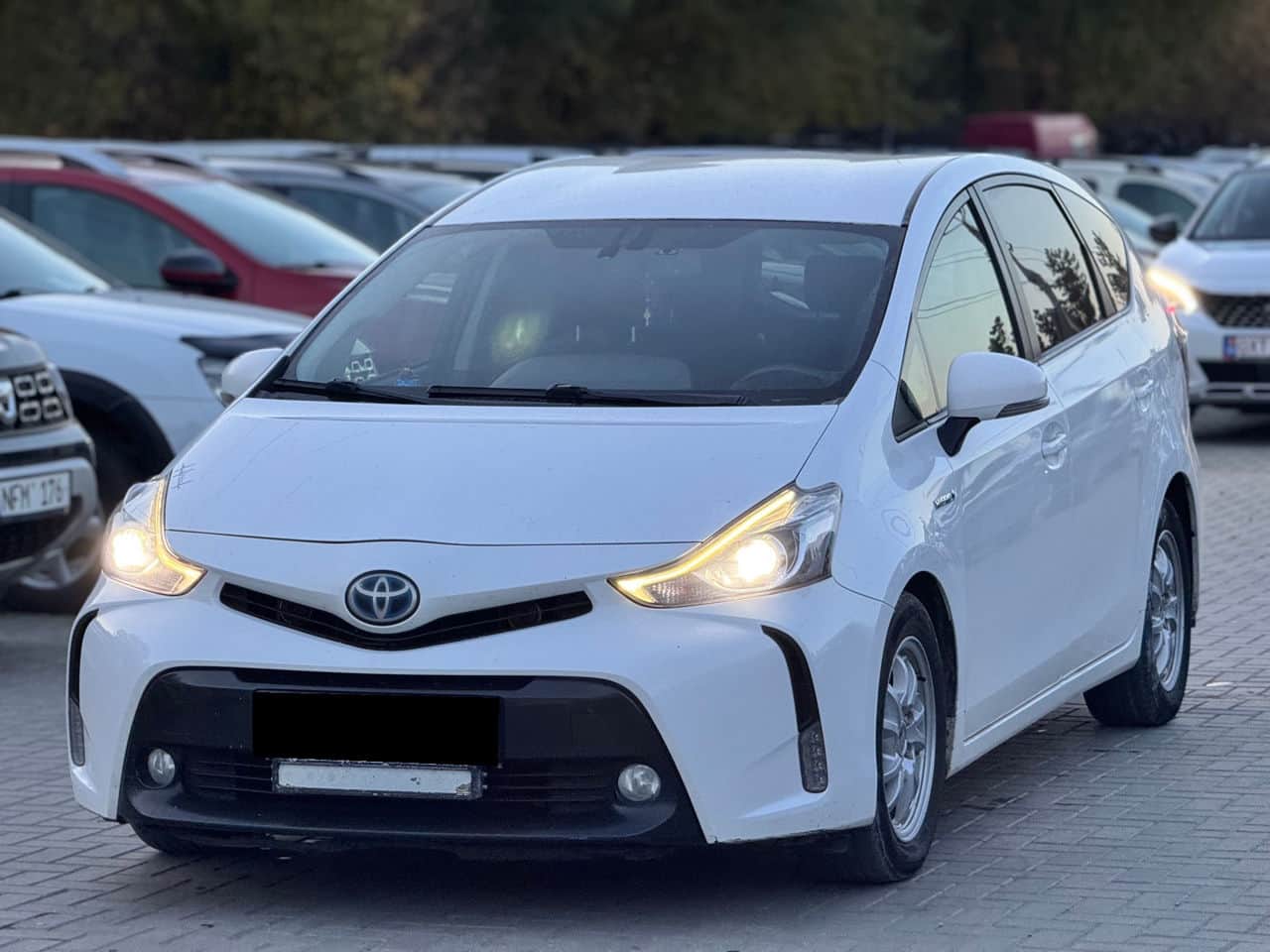 2015 Toyota Prius Plus / V