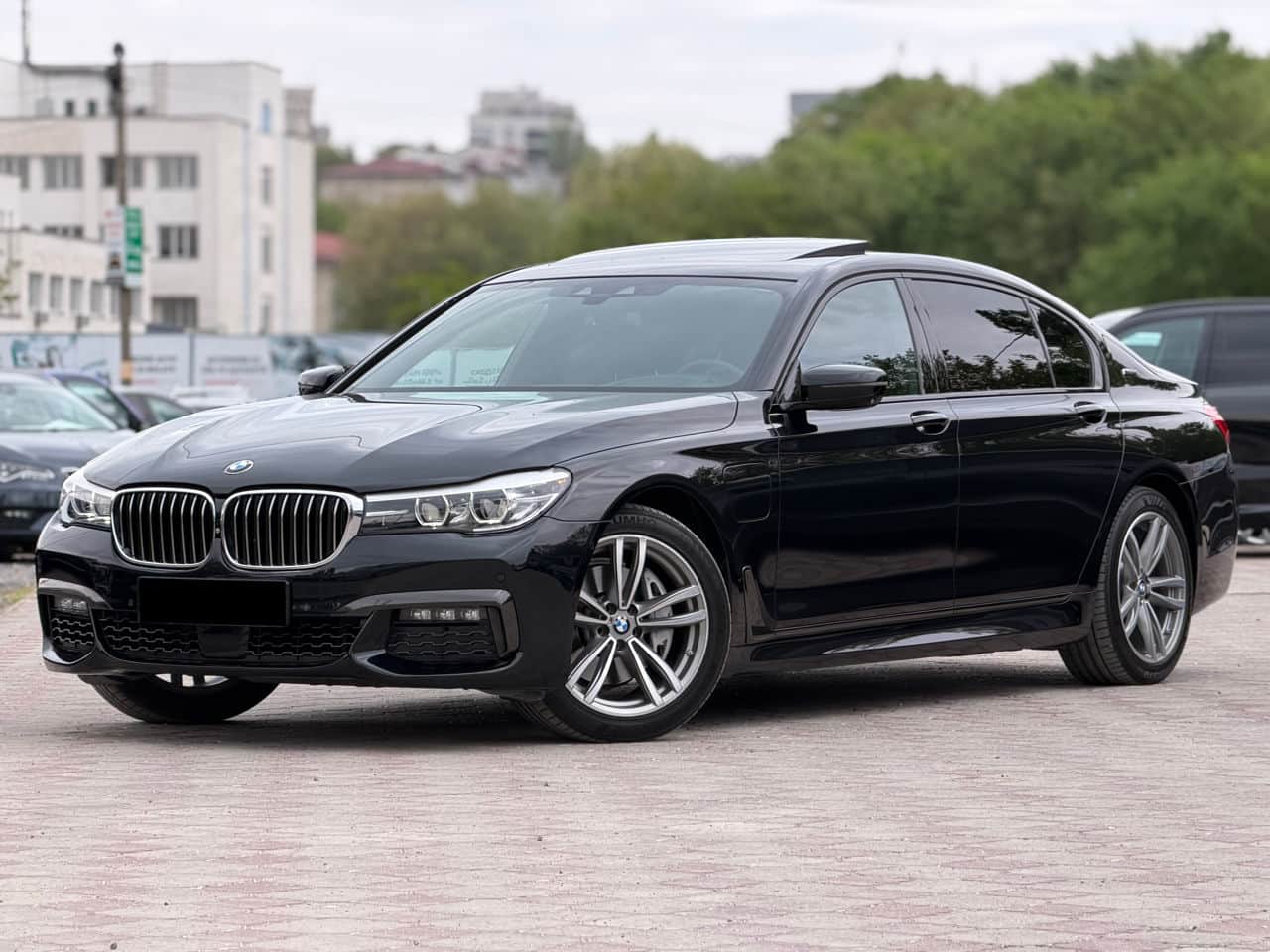 2017 BMW 740e
