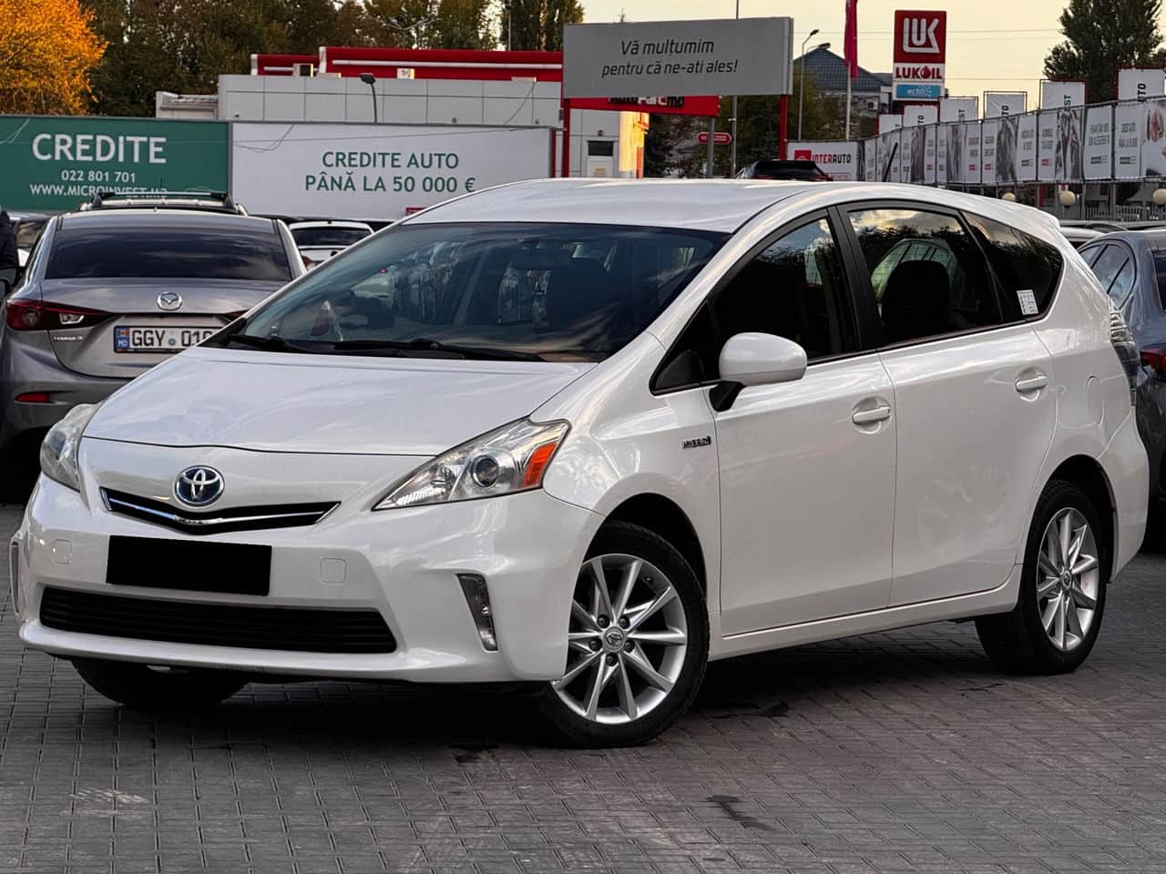 2012 Toyota Prius Plus / V