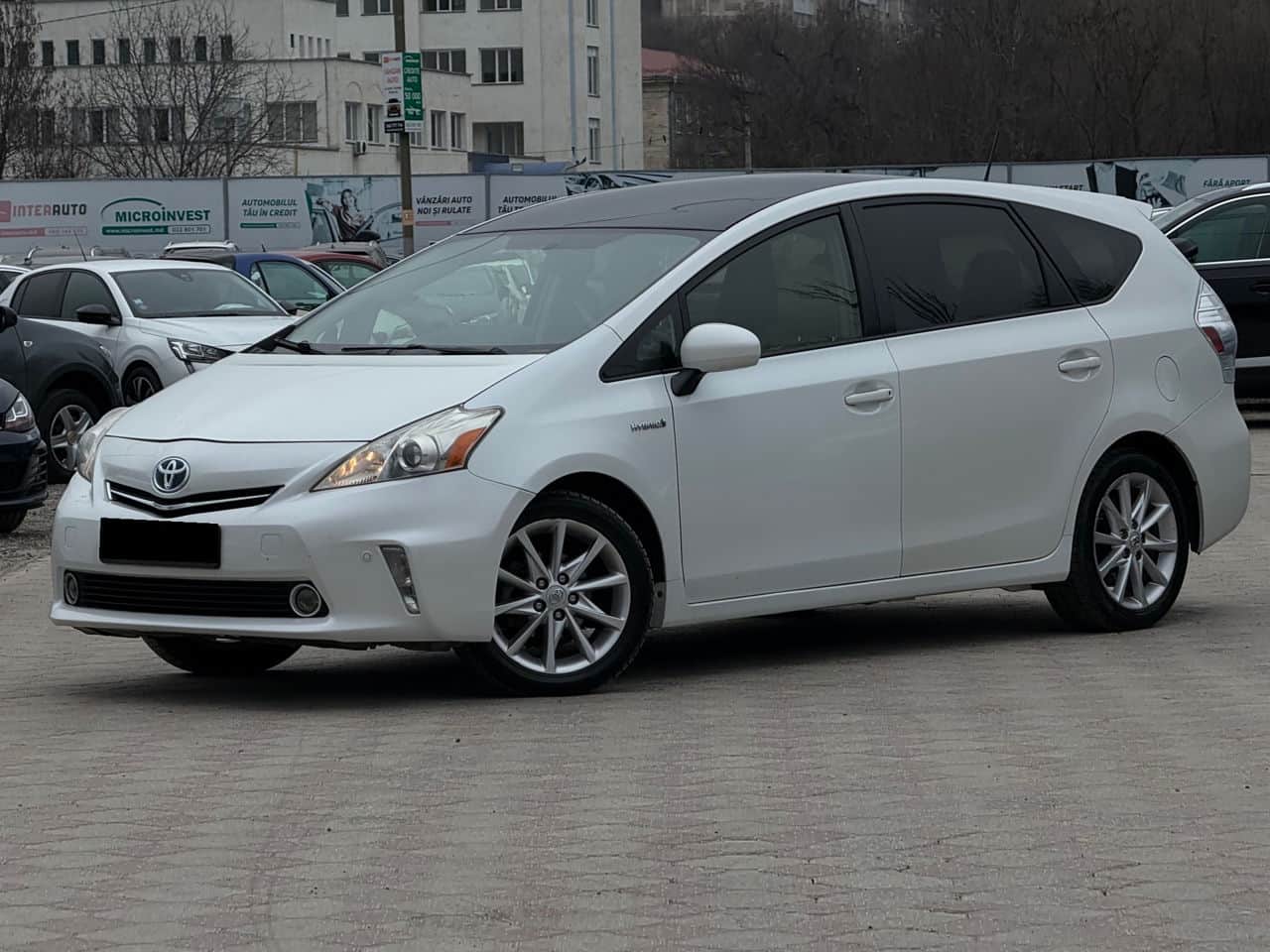 2014 Toyota Prius Plus / V