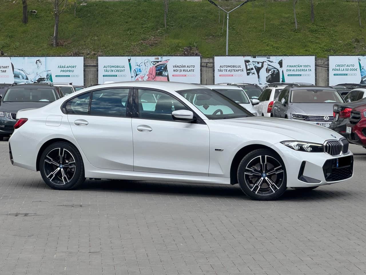 2023 BMW 320E