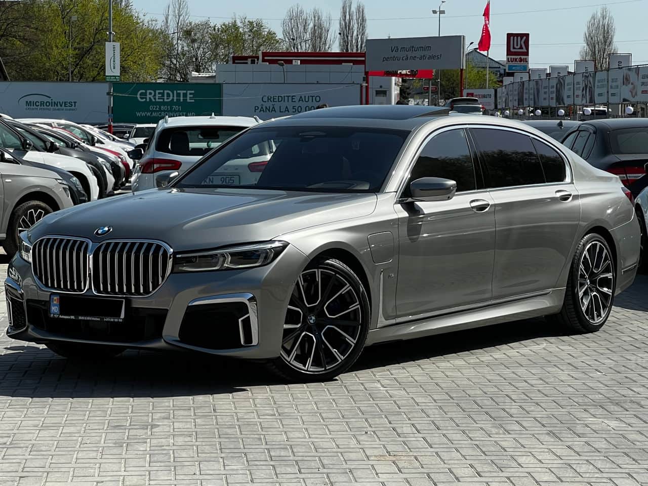 2019 BMW 745e