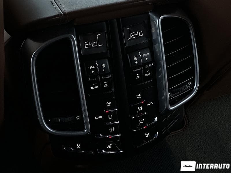 2015 Porsche Cayenne S — Miniatură 15