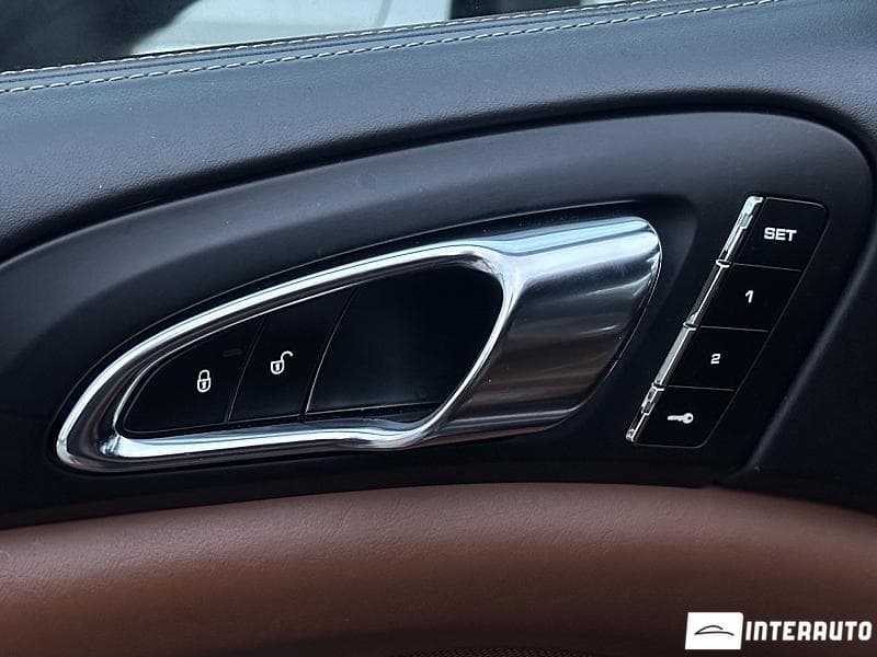 2015 Porsche Cayenne S — Miniatură 18