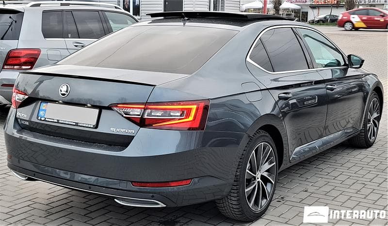 2017 Skoda Superb — Miniatură 4