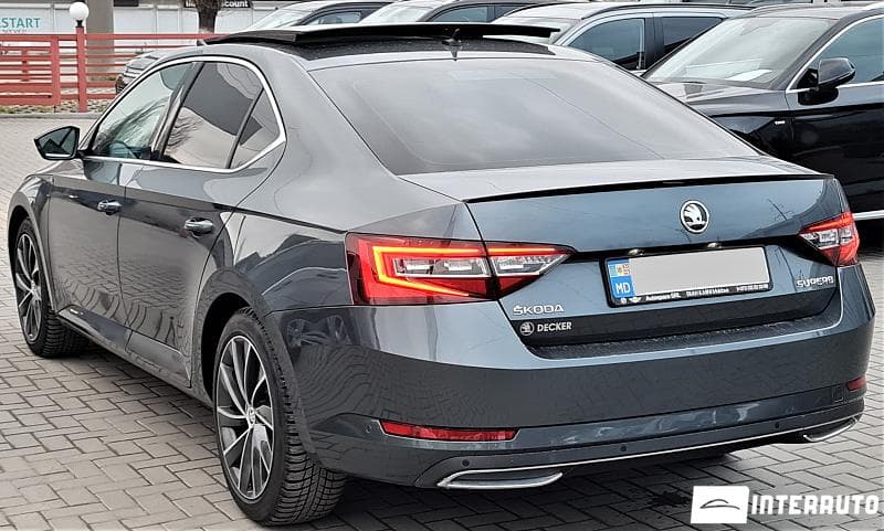 2017 Skoda Superb — Miniatură 2