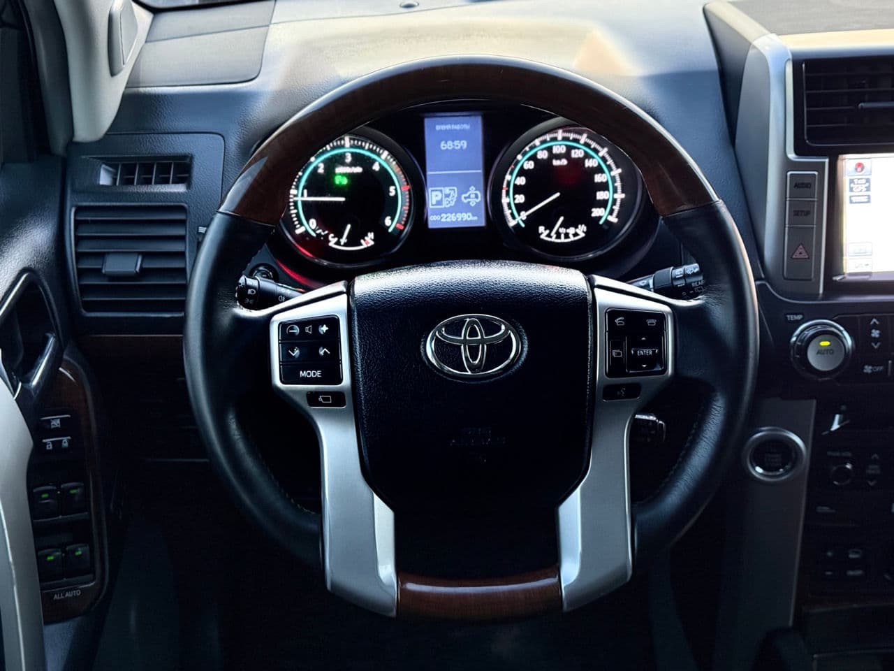 2013 Toyota Land Cruiser Prado — Miniatură 10