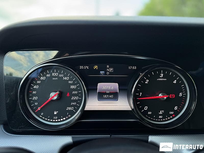 2017 Mercedes E 220 — Miniatură 12