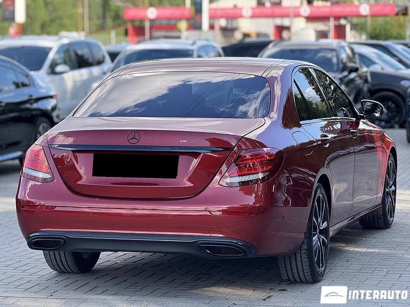 2017 Mercedes E 220 — Miniatură 4
