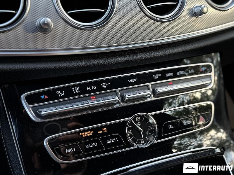 2017 Mercedes E 220 — Miniatură 14
