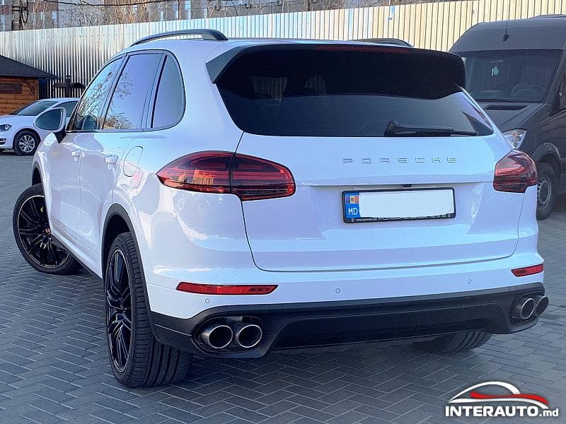2015 Porsche Cayenne S Hybrid — Miniatură 2