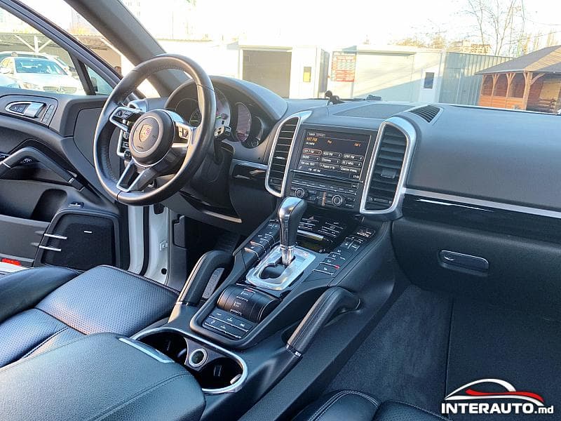 2015 Porsche Cayenne S Hybrid — Miniatură 6