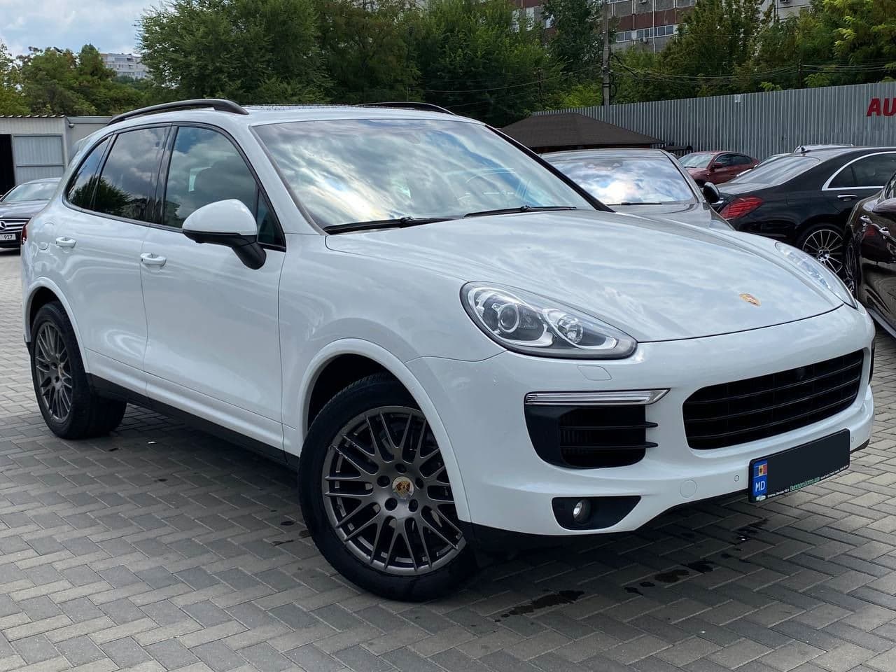 Porsche Cayenne 2018 — Миниатюра 3