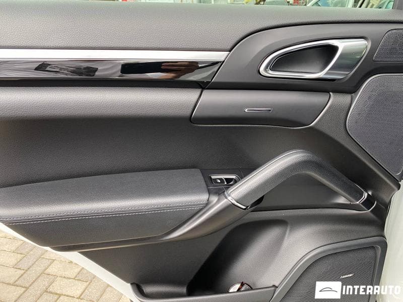 Porsche Cayenne 2018 — Миниатюра 18
