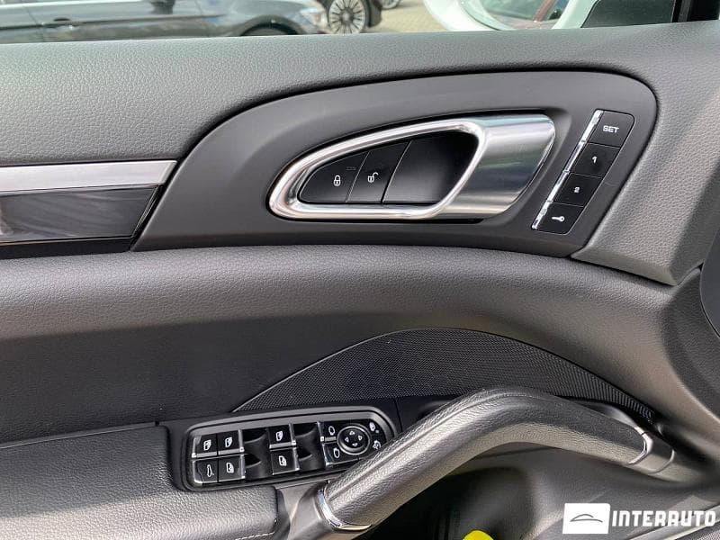 Porsche Cayenne 2018 — Миниатюра 6