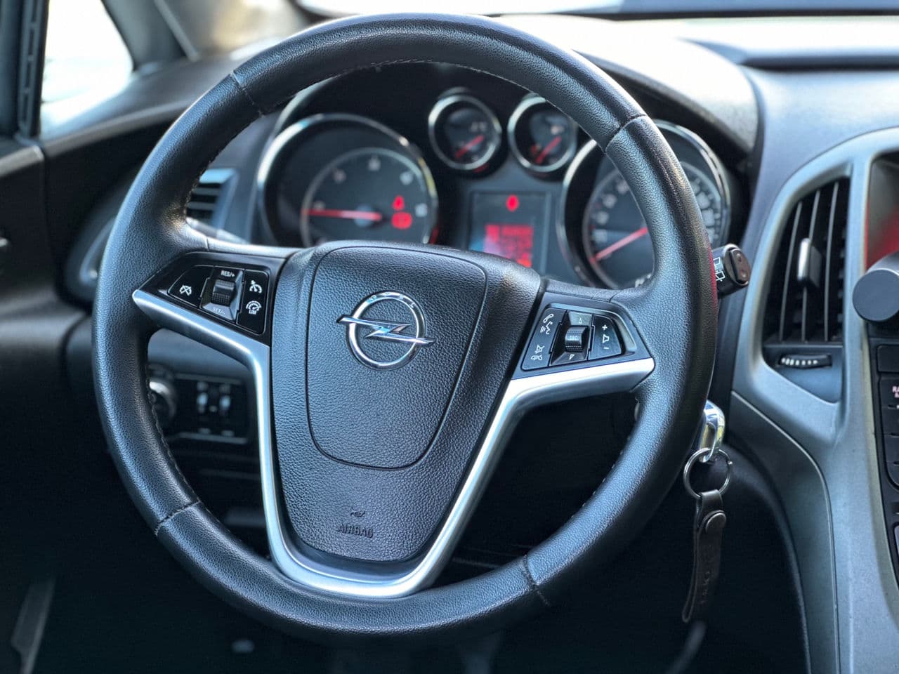 2013 Opel Astra — Miniatură 8