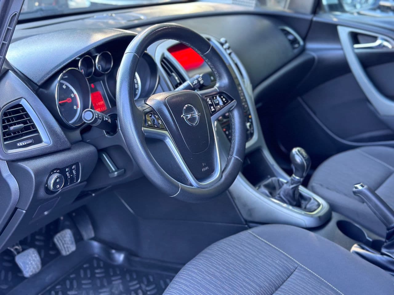 2013 Opel Astra — Miniatură 6