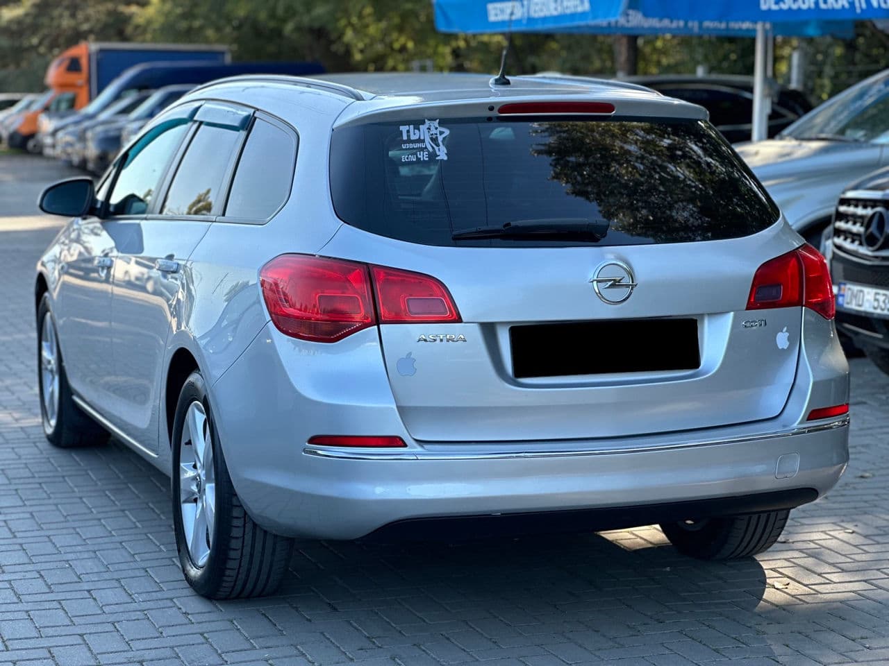 2013 Opel Astra — Miniatură 2