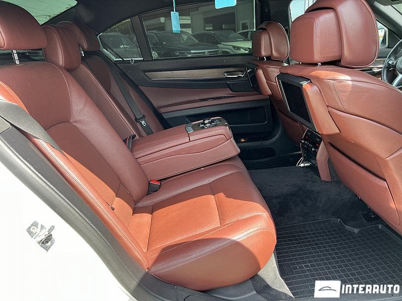 2010 BMW 730 — Miniatură 23