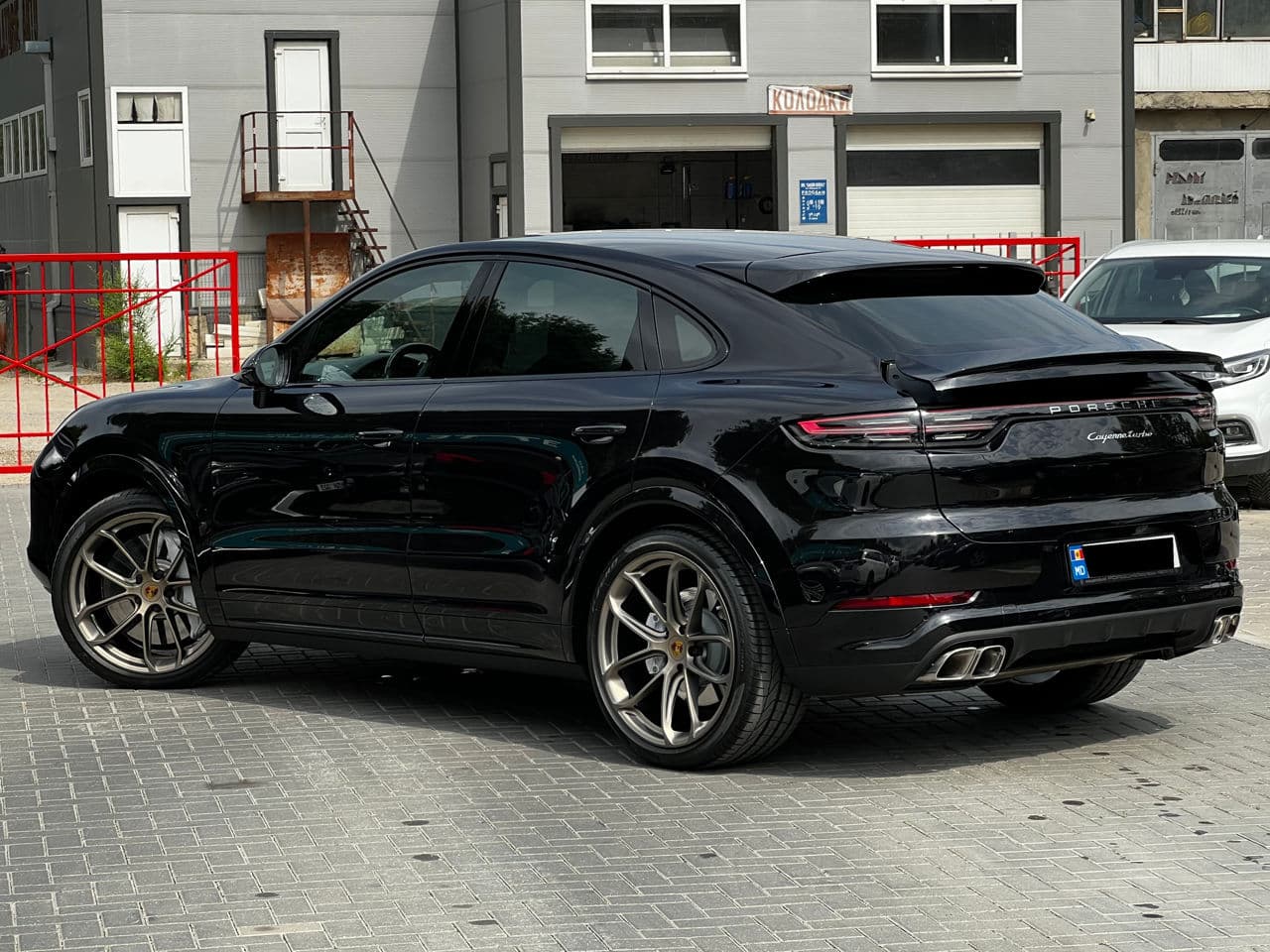 2019 Porsche Cayenne Turbo Coupe — Miniatură 3
