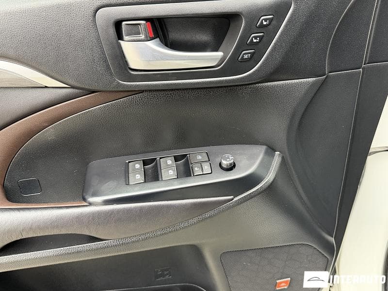 2016 Toyota Highlander — Miniatură 10