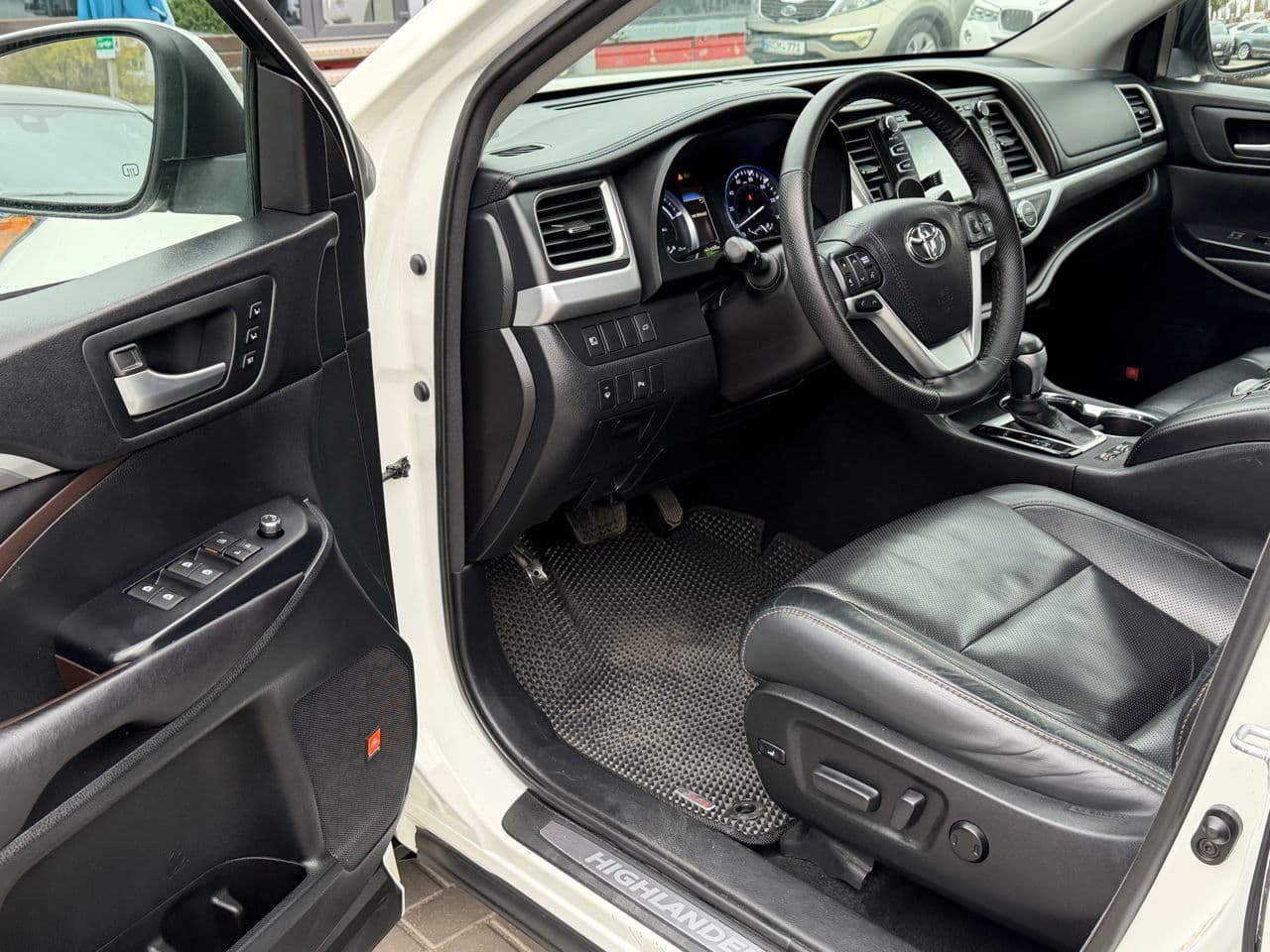 2016 Toyota Highlander — Miniatură 7
