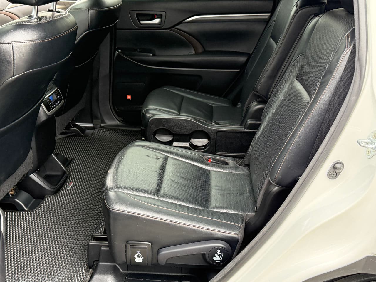 2016 Toyota Highlander — Miniatură 16