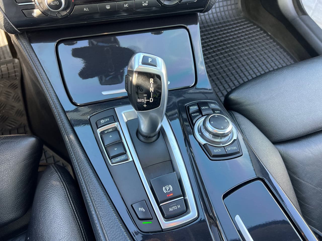2012 BMW 525 — Miniatură 10