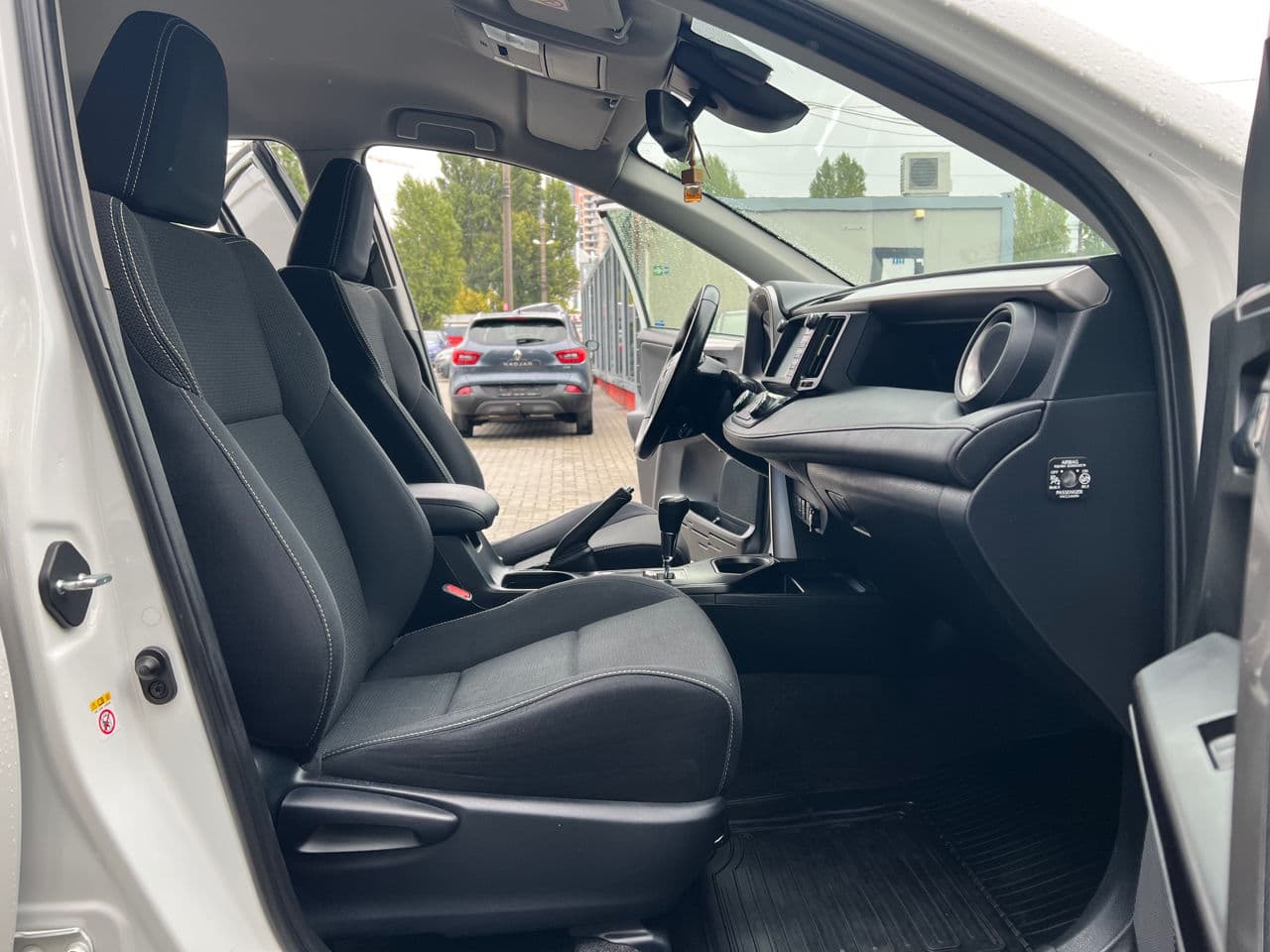 2016 Toyota Rav-4 — Miniatură 16