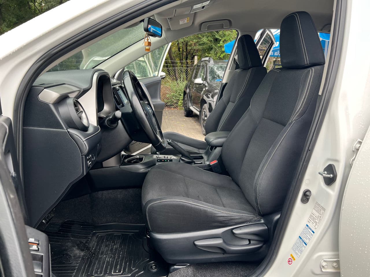 2016 Toyota Rav-4 — Miniatură 5