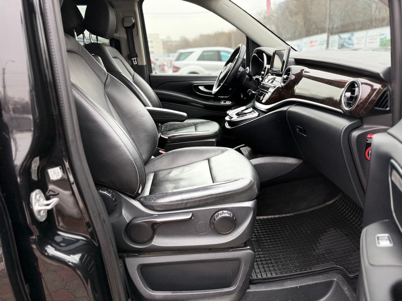 2019 Mercedes V 250 — Miniatură 20