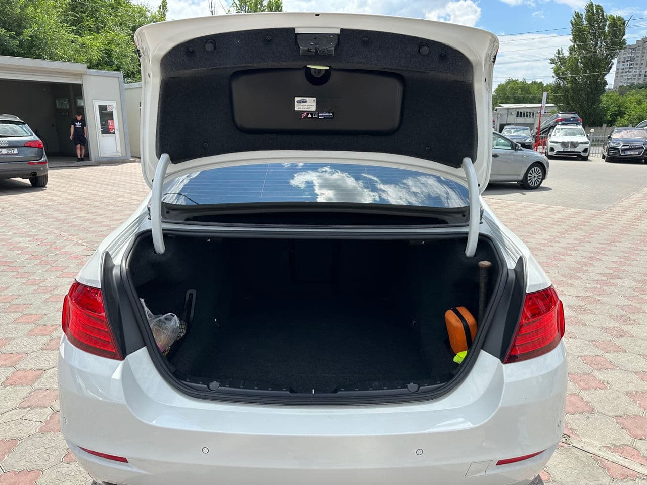 BMW 528 2014 — Миниатюра 19