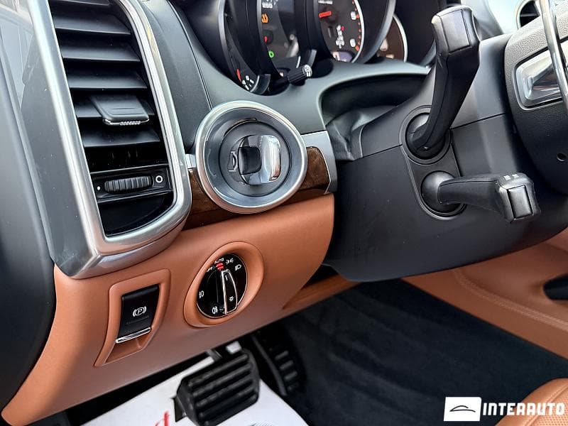 Porsche Cayenne 2016 — Миниатюра 15