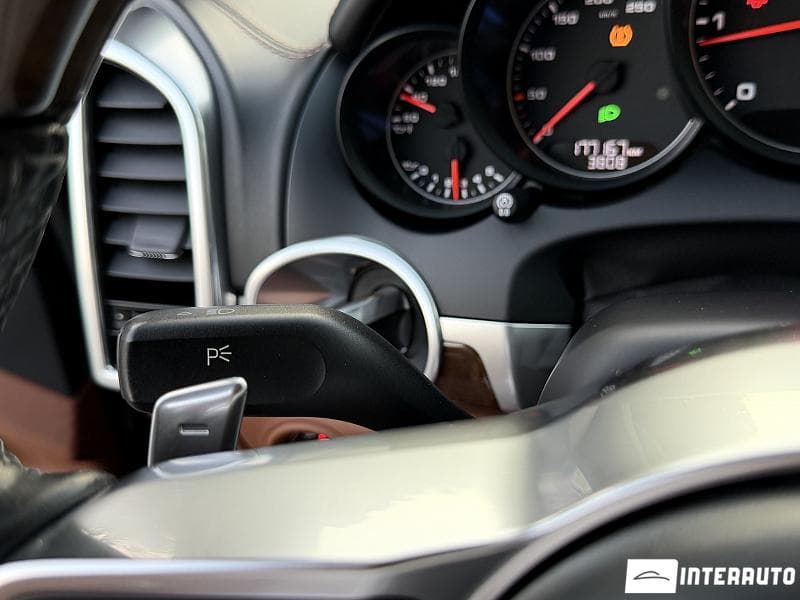 Porsche Cayenne 2016 — Миниатюра 14