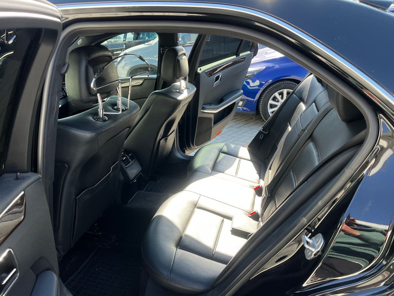 2011 Mercedes E 200 — Miniatură 16