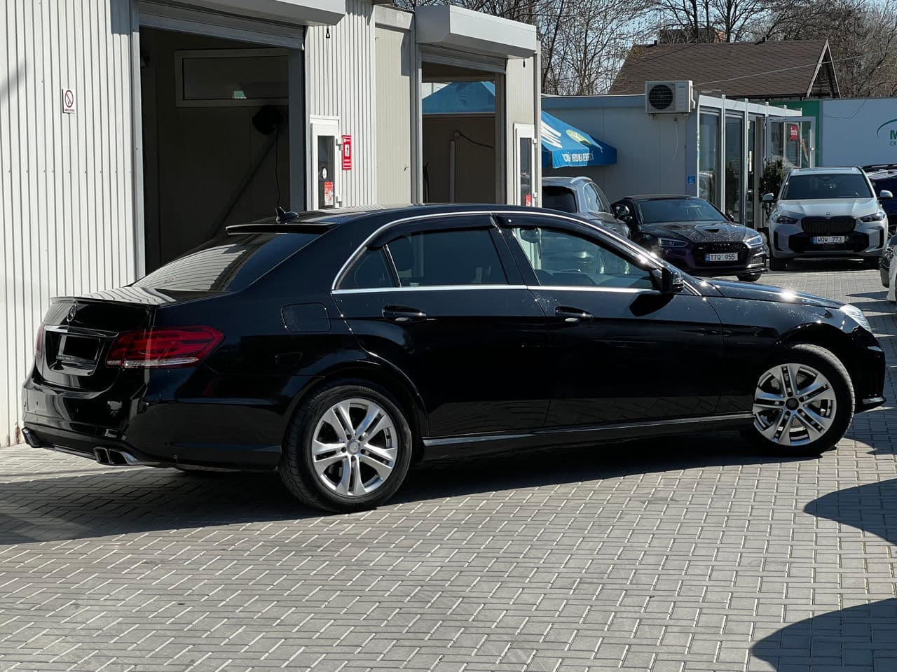 2011 Mercedes E 200 — Miniatură 2