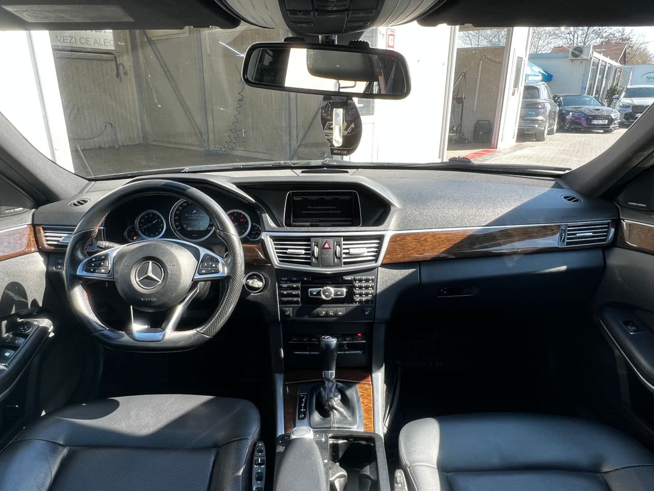 2011 Mercedes E 200 — Miniatură 5