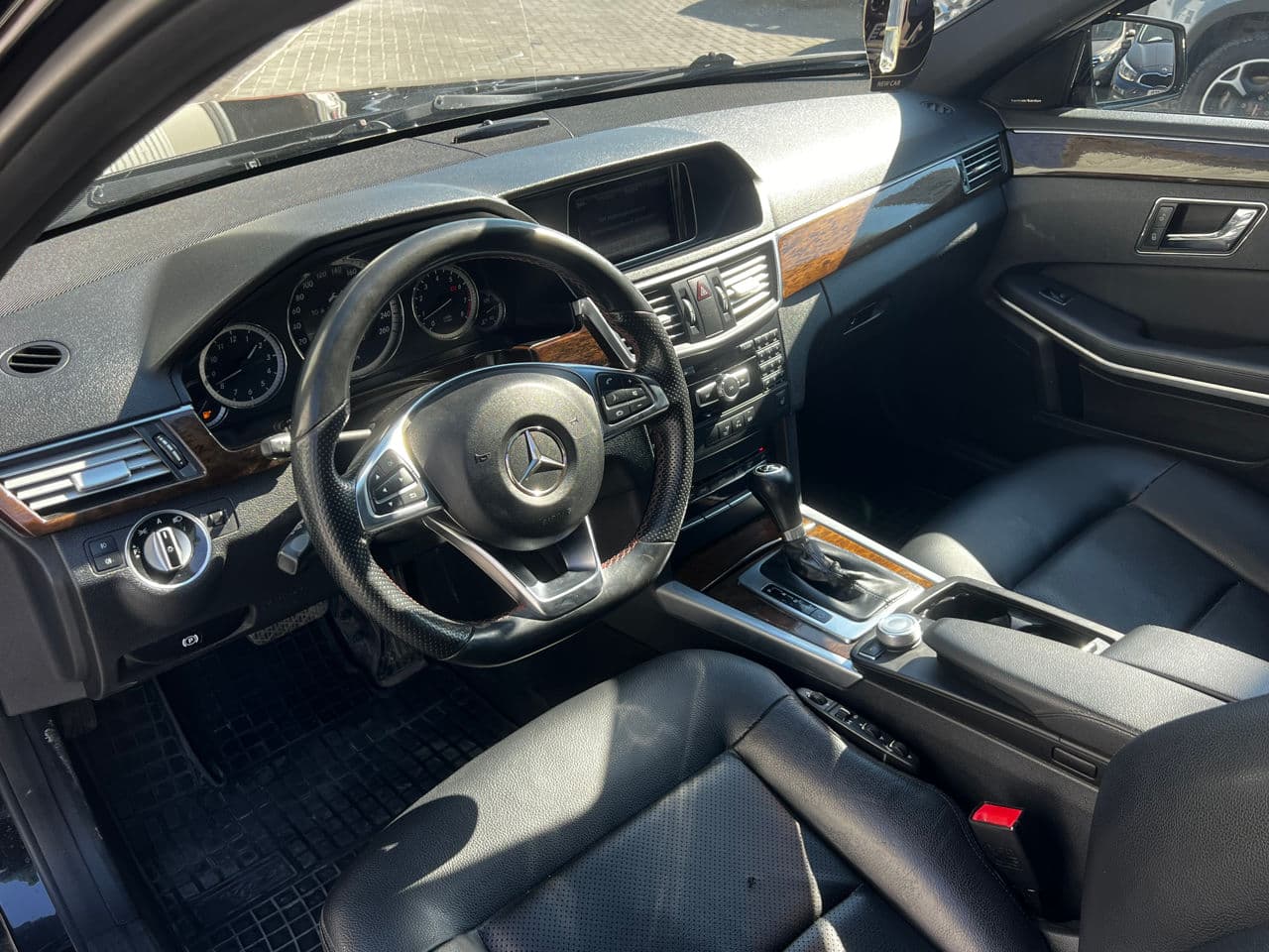 2011 Mercedes E 200 — Miniatură 7