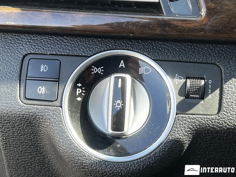 2011 Mercedes E 200 — Miniatură 14