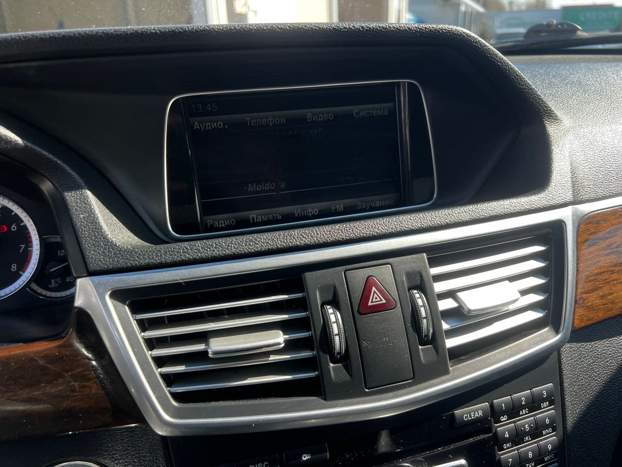 2011 Mercedes E 200 — Miniatură 10