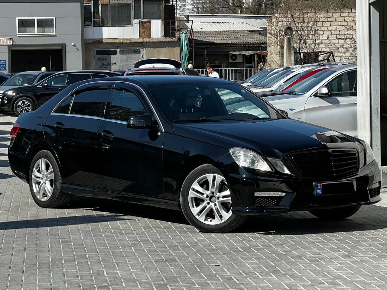 2011 Mercedes E 200 — Miniatură 3