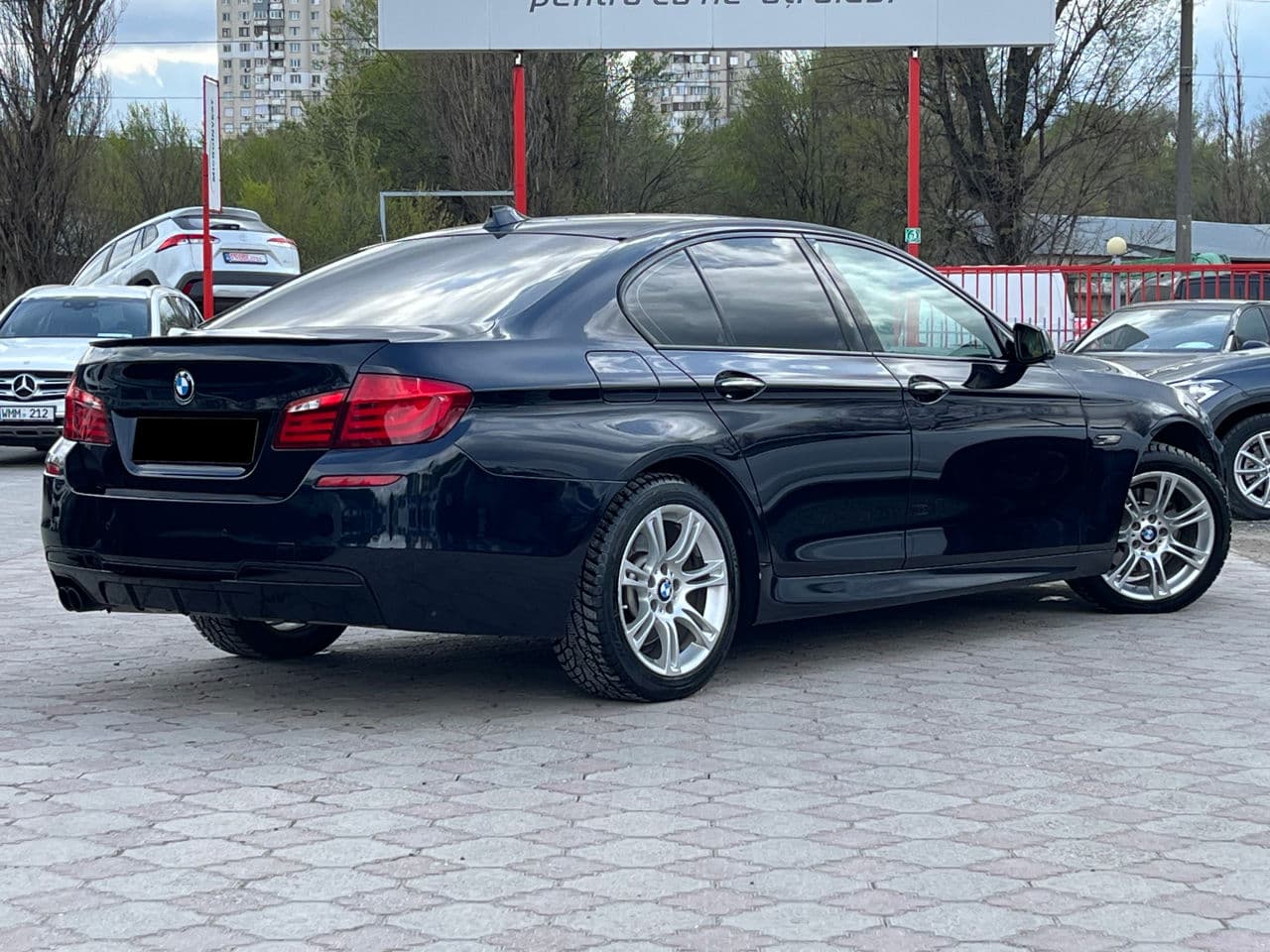 2011 BMW 528 — Miniatură 2