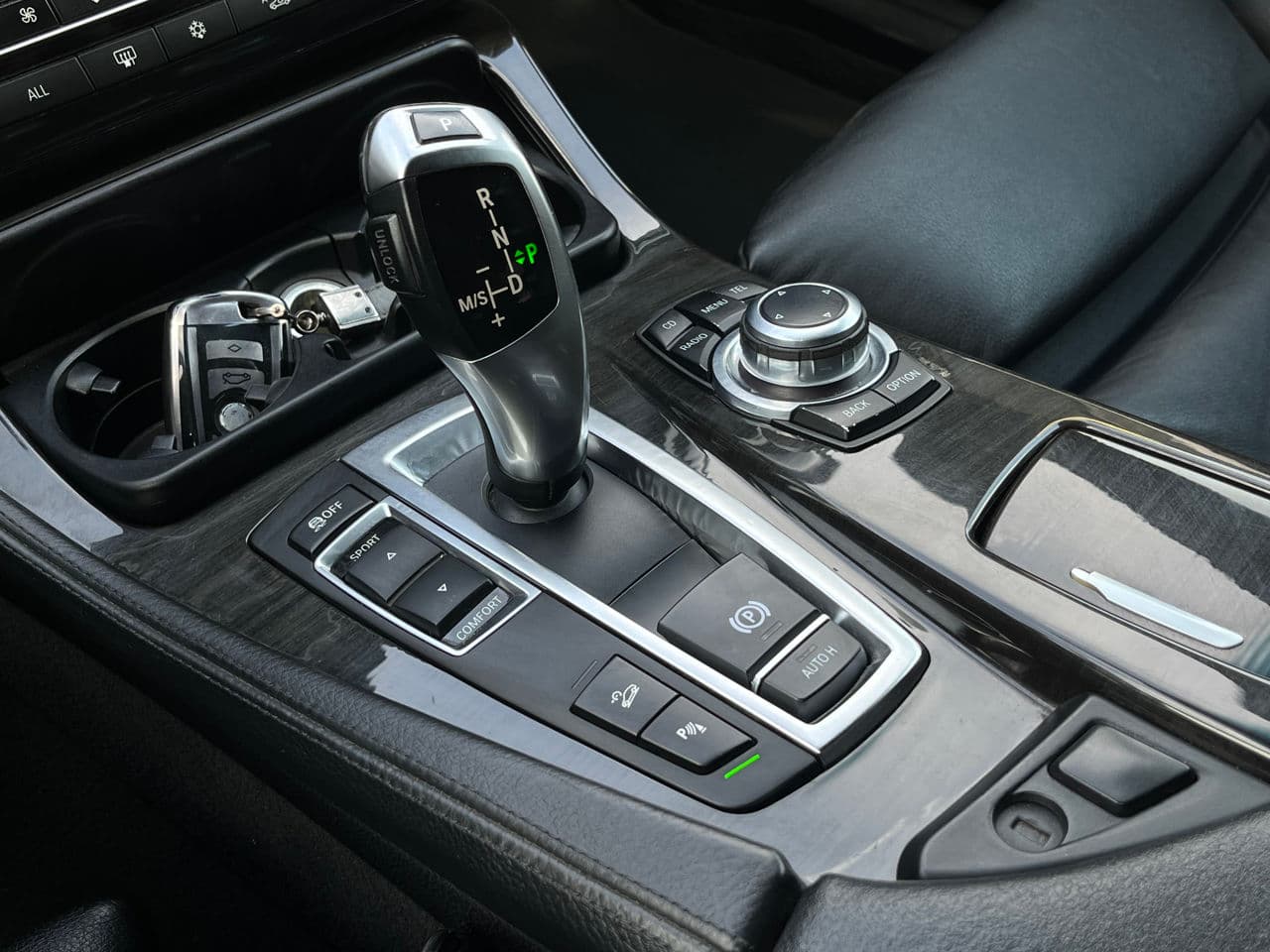 2011 BMW 528 — Miniatură 16